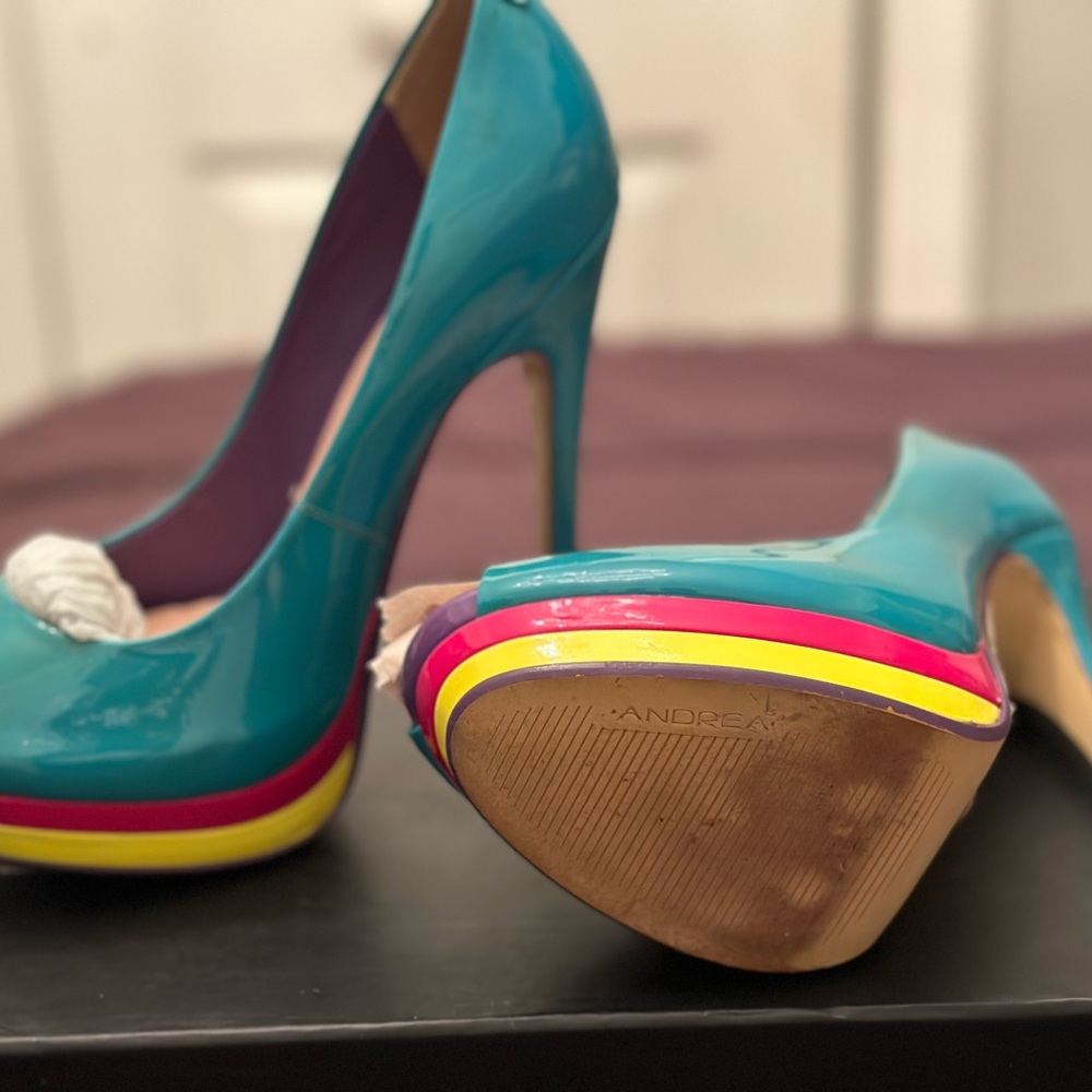 Heels sz 7 - Picture 6 of 6